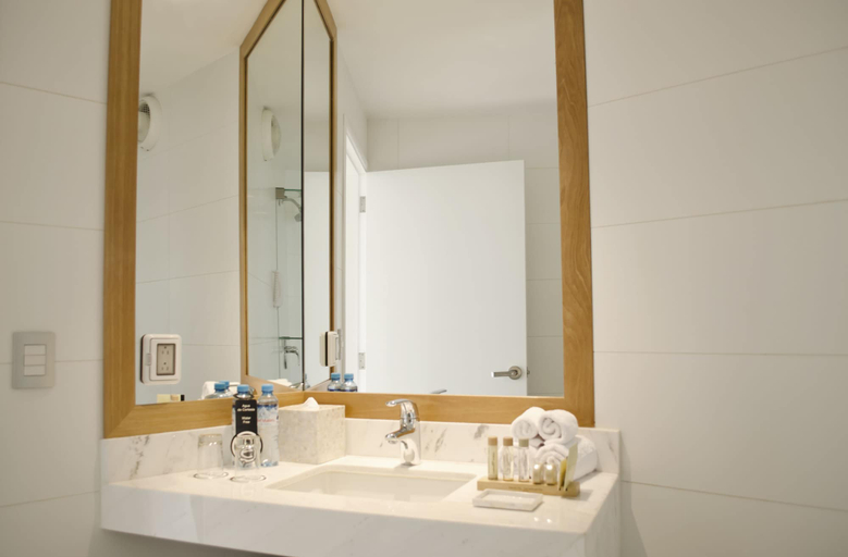 Bathroom 4, Ramada Encore by Wyndham Lima San Isidro, Lima