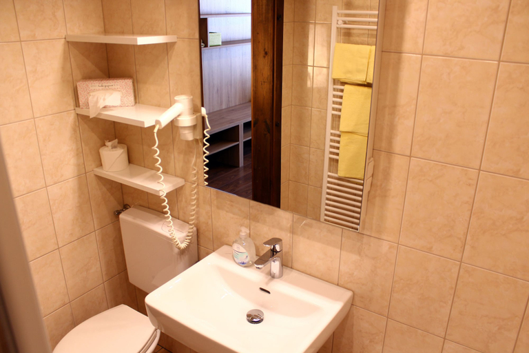 Bathroom 5, Hotel Sonnenhof, Klagenfurt