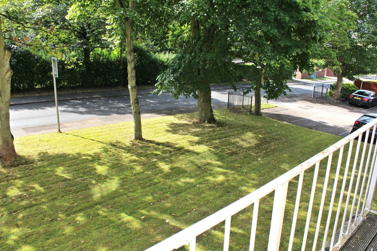 Others 4, Balcony Apartment - Spacious 2 Large Beds, Doncaster
