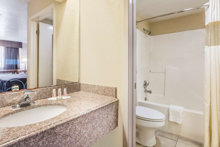 Bathroom 4, Super 8 by Wyndham San Antonio at I-10, Bexar