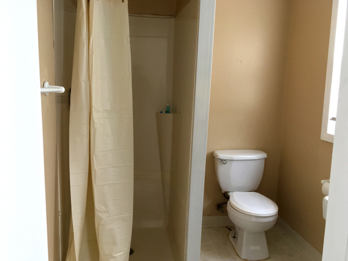 Bathroom 4, Belmar Inn, Monmouth