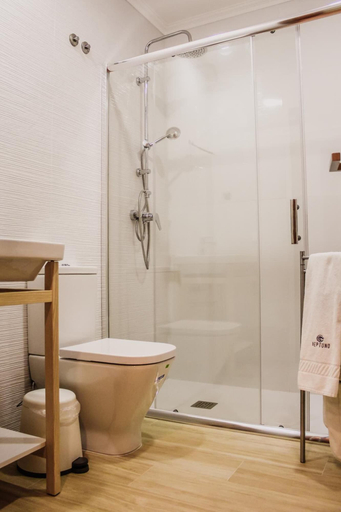 Bathroom 4, Hotel Neptuno, Peniche