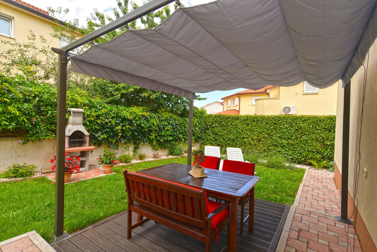 Others 5, Apartment 739, Pula