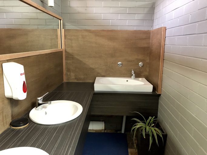 Bathroom 4, BIG4 Ingenia Holidays Wagga Wagga, Wagga Wagga - Pt A