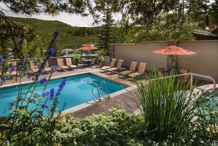 Sport & Beauty, Pines Townhome, Eagle