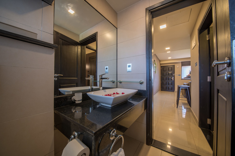 Bathroom 4, Speke Apartments Kitante, Kampala