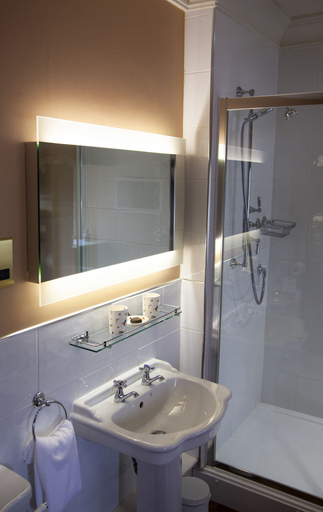 Bathroom 3, Llangoed Hall, Powys