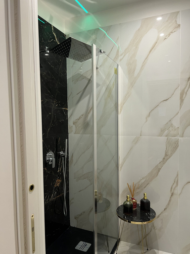 Bathroom 4, La Lepre Felice, Napoli