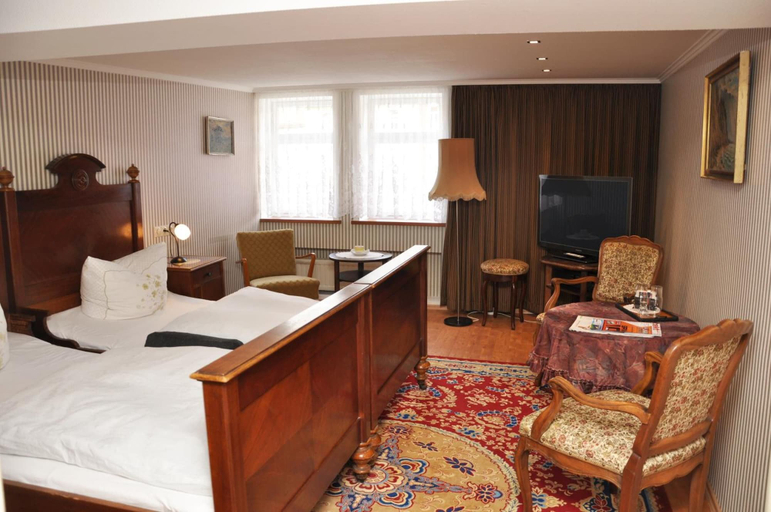 Bedroom 2, Hotel Goldene Sonne, Ilm-Kreis