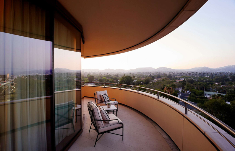 Exterior & Views 9