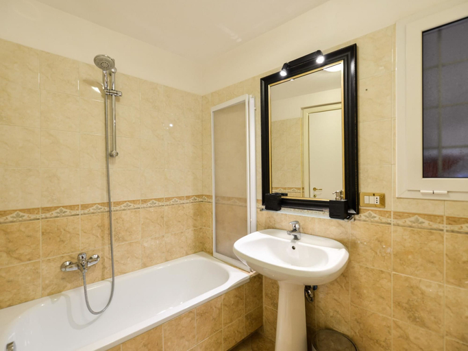 Bathroom 3, Spagna Apartment, Rome