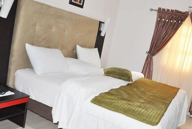 Bedroom 2, Wood Peckers Hotel, Mainland