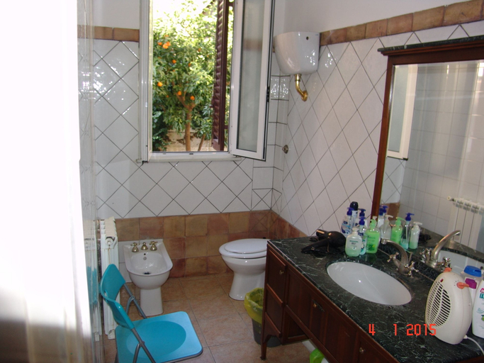 Bathroom 5, B&B A Casa Totti, Rome