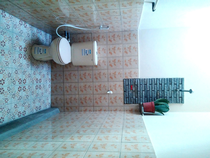 Bathroom 5, Mettaloka Guest House and Art Space, Magelang
