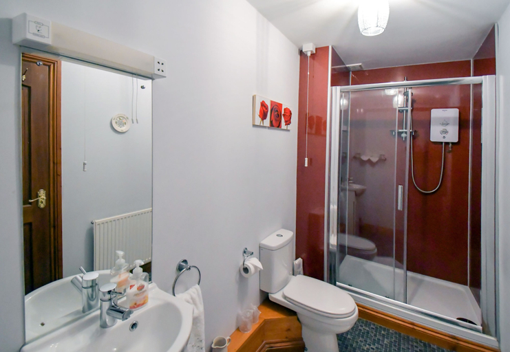 Bathroom 3, Erris Villa, Powys