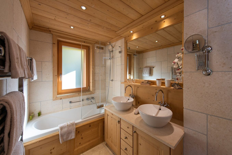 Bathroom 5, Chalet RoyAlp Hôtel & Spa, Aigle