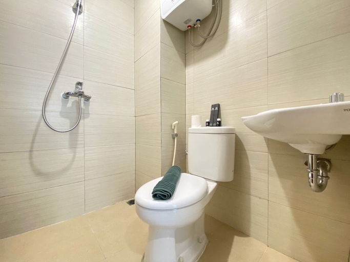 Bathroom 5, Enticing 1BR Apartment at Gateway Pasteur near Exit Toll Pasteur By Travelio, Bandung