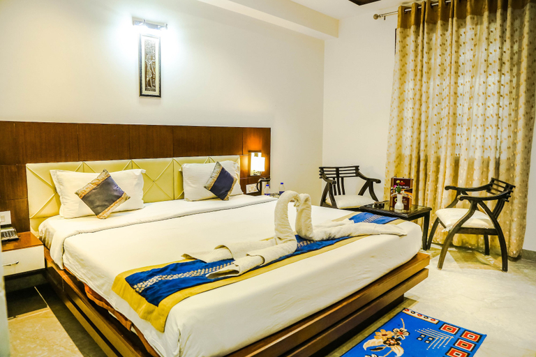Bedroom 1, Hotel Taj Heights, Agra