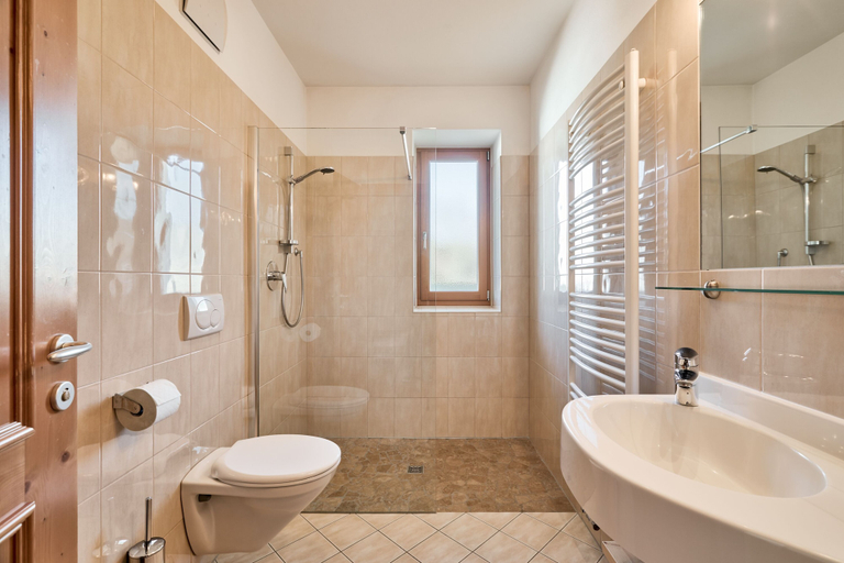 Bathroom 4, Residence Schiestlhof, Bolzano
