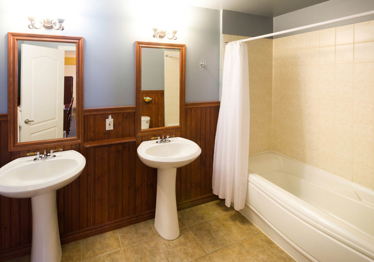 Bathroom 3, Hotel Marineau La Tuque, Le Haut-Saint-Maurice