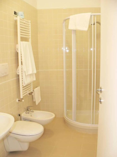Bathroom 4, Il Grillo, Taranto