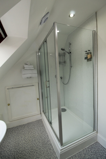 Bathroom 3, Dunedin Guest House, Edinburgh