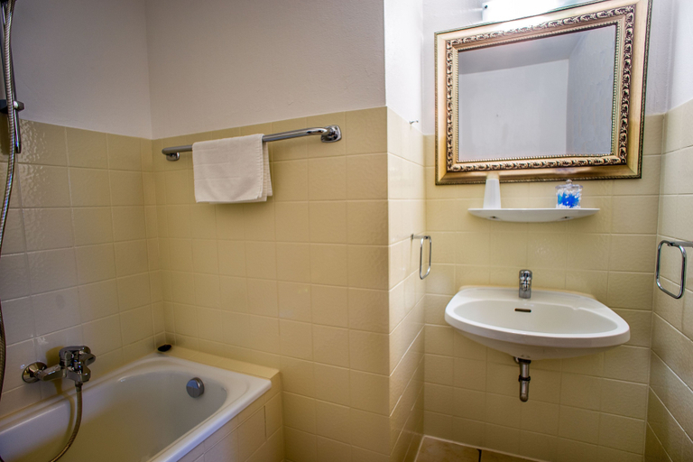 Bathroom 5, Haus Zeranka Hotel garni, Traunstein