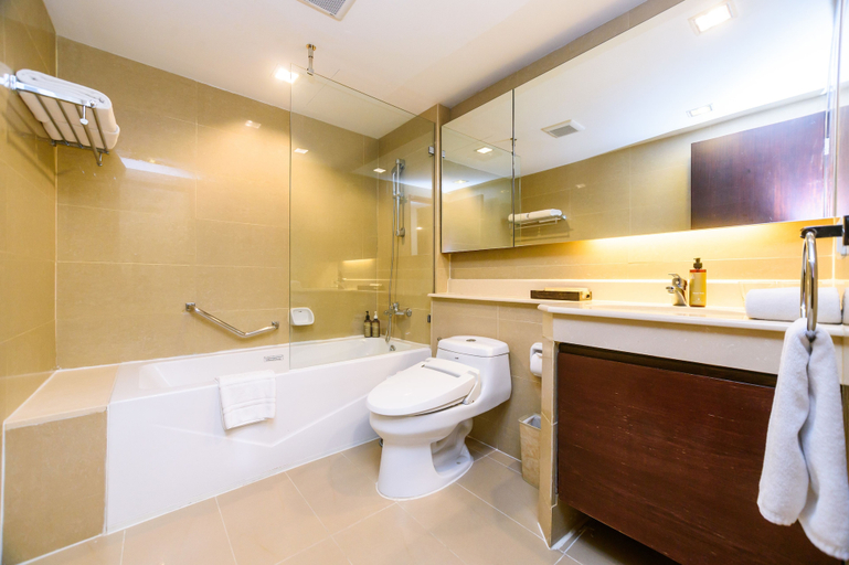 Bathroom 5, Lohas Residences Sukhumvit, Khlong Toey