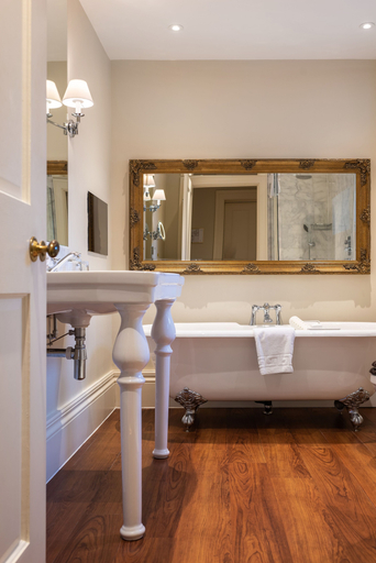 Bathroom 5, Rushton Hall Hotel & SPA, Northamptonshire