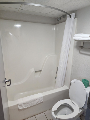 Bathroom 4, Drakes Creek Inn, Sumner