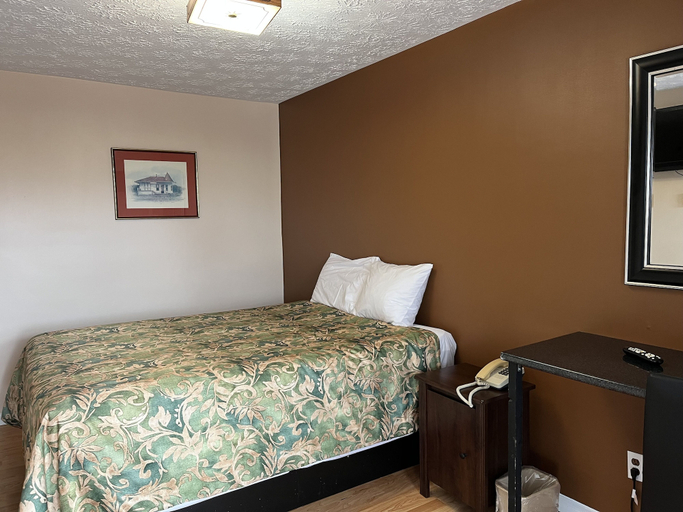 Bedroom 3, Old Mill Motel, Algoma