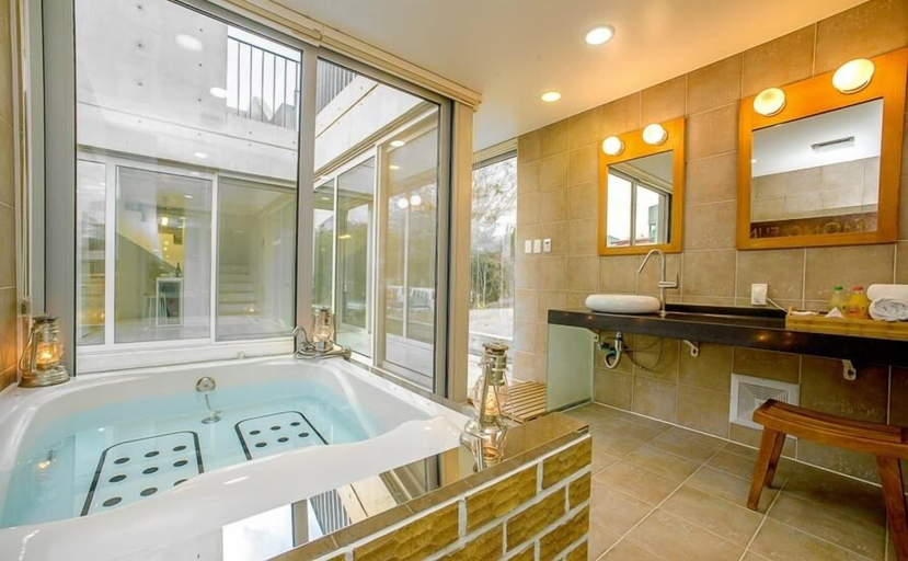 Bathroom 3, Monofunny pension, Tongyeong