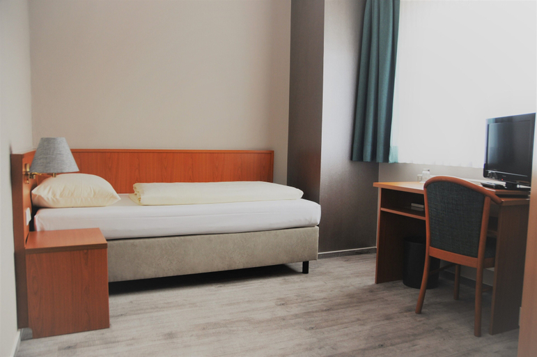 Bedroom 5, Landhotel Buchenkrug, Gütersloh