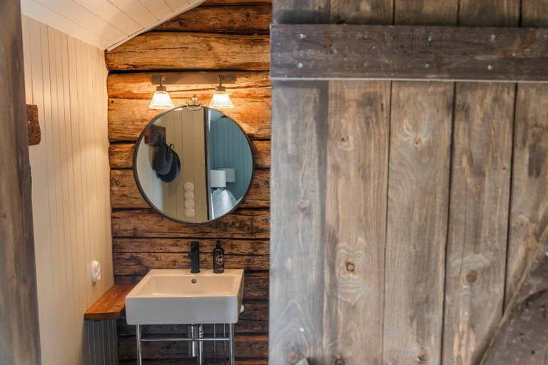 Bathroom 5, Nusfjord Village & Resort, Flakstad