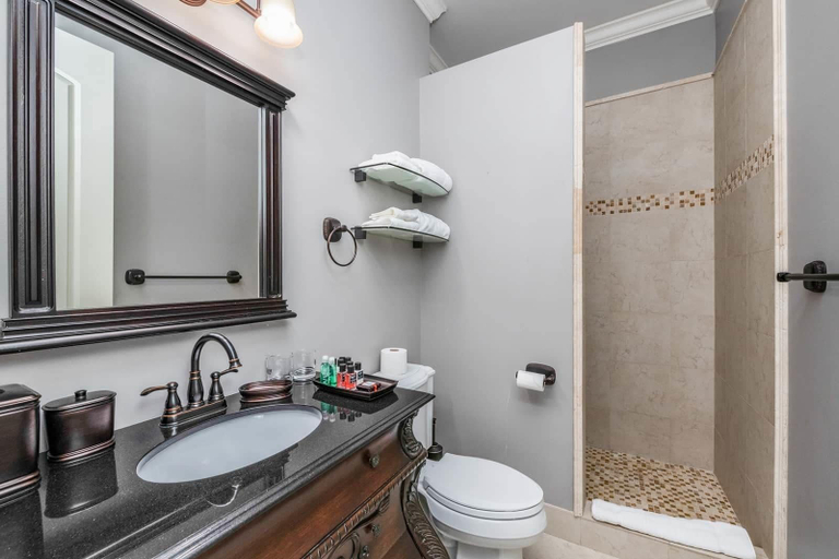 Bathroom 4, VIP Accommodations, Broward