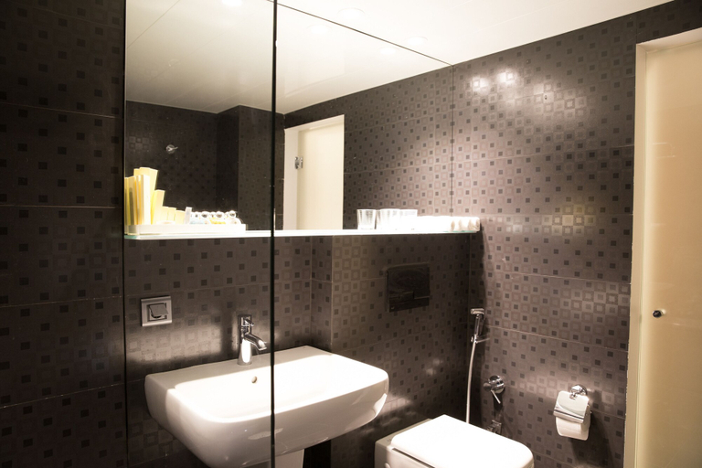 Bathroom 5, Nova Hotel Yerevan, Yerevan