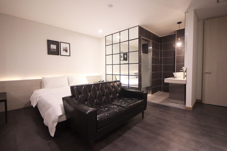 Bedroom 4, Paradise Hotel, Gunsan