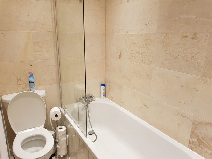 Bathroom, Campbell Apartment, Luton