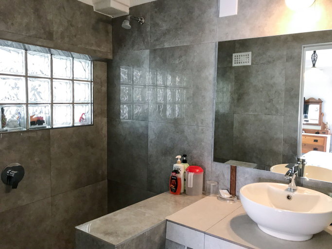 Bathroom 3, Applegarth B and B and Self Catering Studios, City of Cape Town