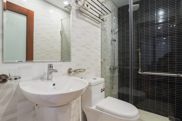 Bathroom 5, An Nguyen Building, Ba Đình