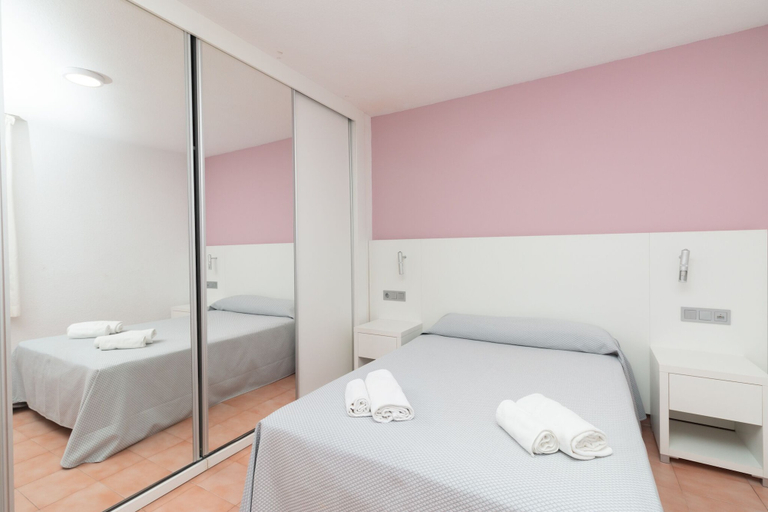 Bedroom 2, Aparthotel Terraces Galetamar, Alicante
