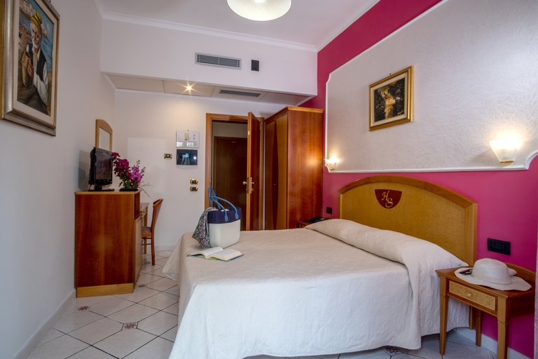 Bedroom 5, Hotel Savoia, Napoli