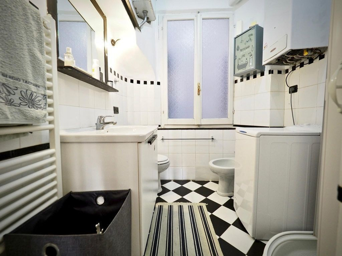 Bathroom 2, Comoda Casa degli Indoratori, Genova