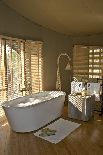 Bathroom, Banjaar Tola, Kanha National Park, Balaghat