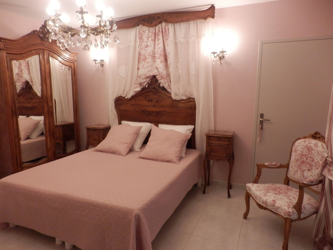 Bedroom 3, Mas Les Vieux Chenes, Bouches-du-Rhône
