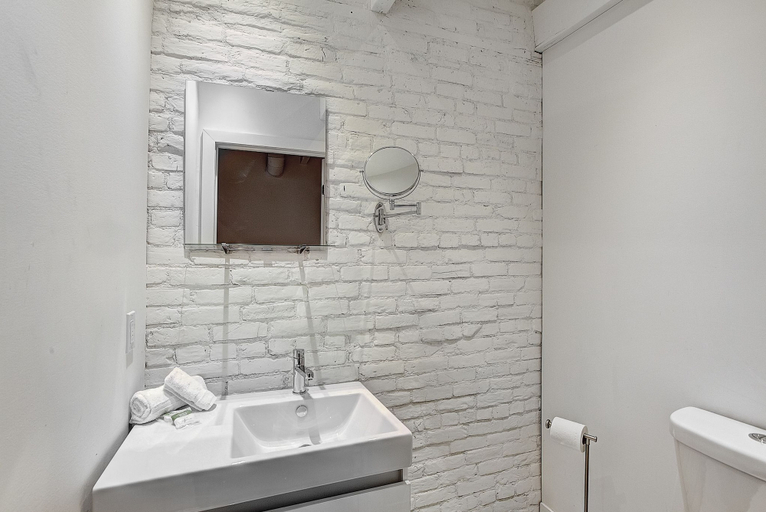 Bathroom 4, Saint Sulpice Lofts by Bakan - Old Montreal, Montréal