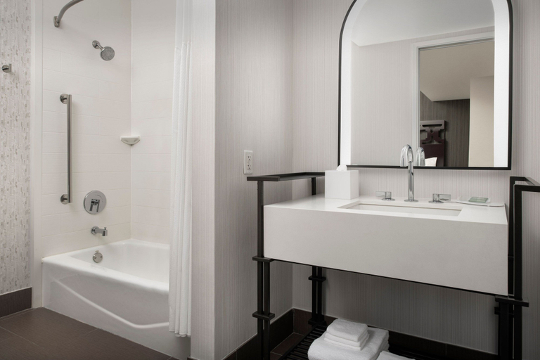 Bathroom 5, Courtyard by Marriott San Diego Downtown, San Diego