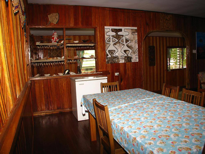 Others 5, Qua Roviana Motel, Munda