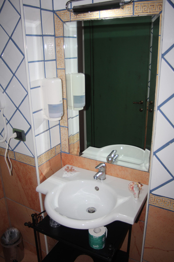 Bathroom 4, Hotel Santa Caterina, Napoli