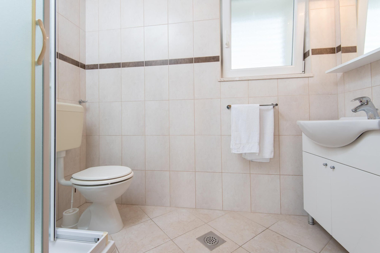 Bathroom 4, Apartmani Darjan, Orebić